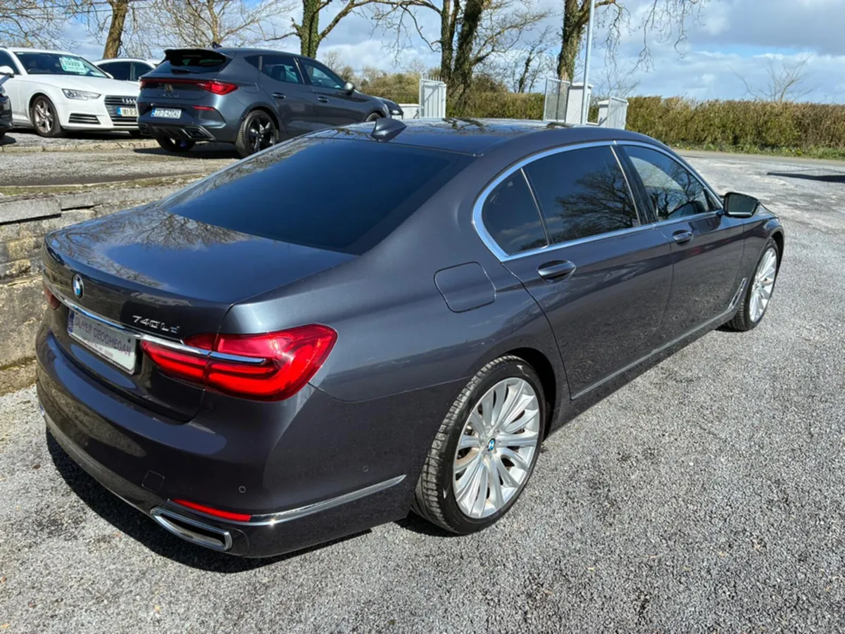 BMW 7-Series 740LD XDRIVE LWB AUTO (HUGE SPEC) - Image 2