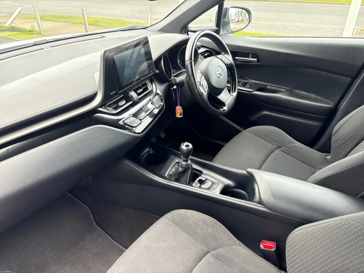 Toyota C-HR 1.2T LUNA 4DR - Image 3