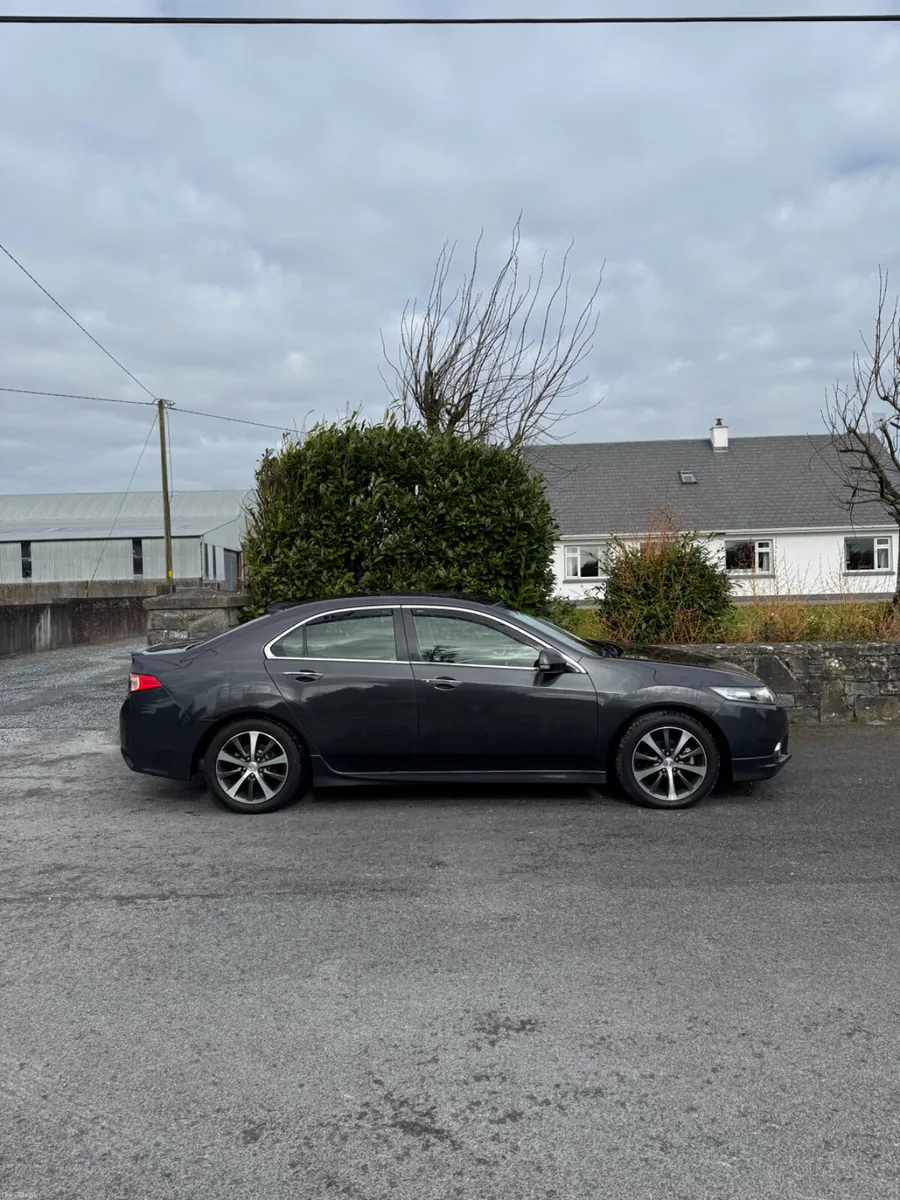 Honda Accord 2012 - Image 2