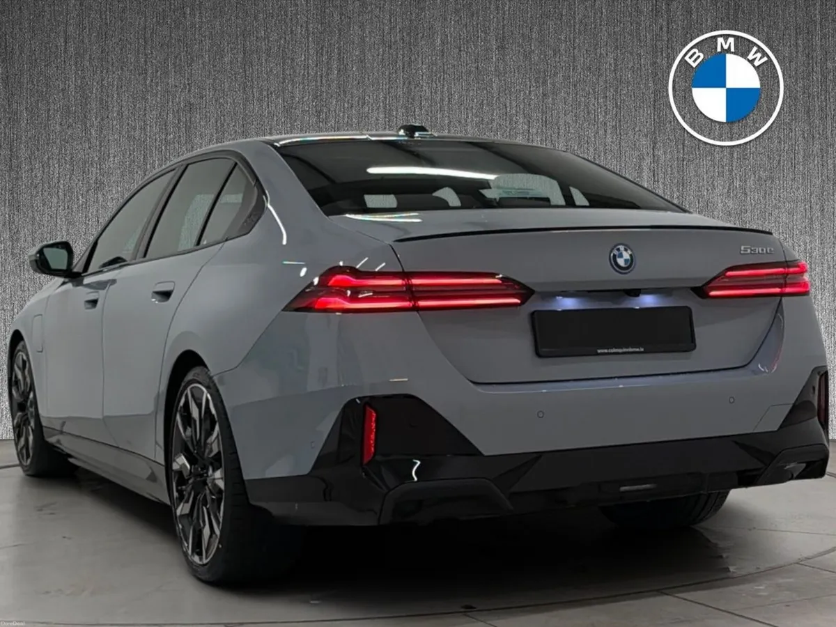BMW 5-Series 530e - Image 3