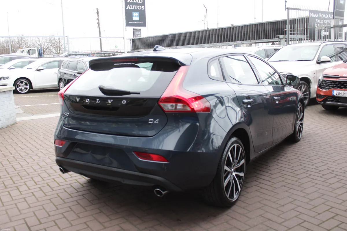 2018 VOLVO V40 D4 2.0 AUTO 5DR - Image 4