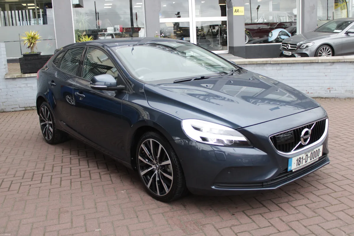 2018 VOLVO V40 D4 2.0 AUTO 5DR - Image 2