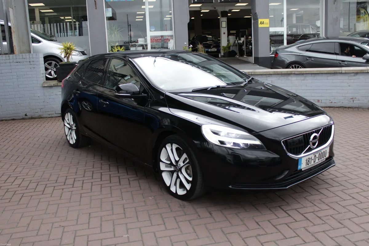 2018 VOLVO V40 LUXURY EDITION 5DR HATCHBACK - Image 1