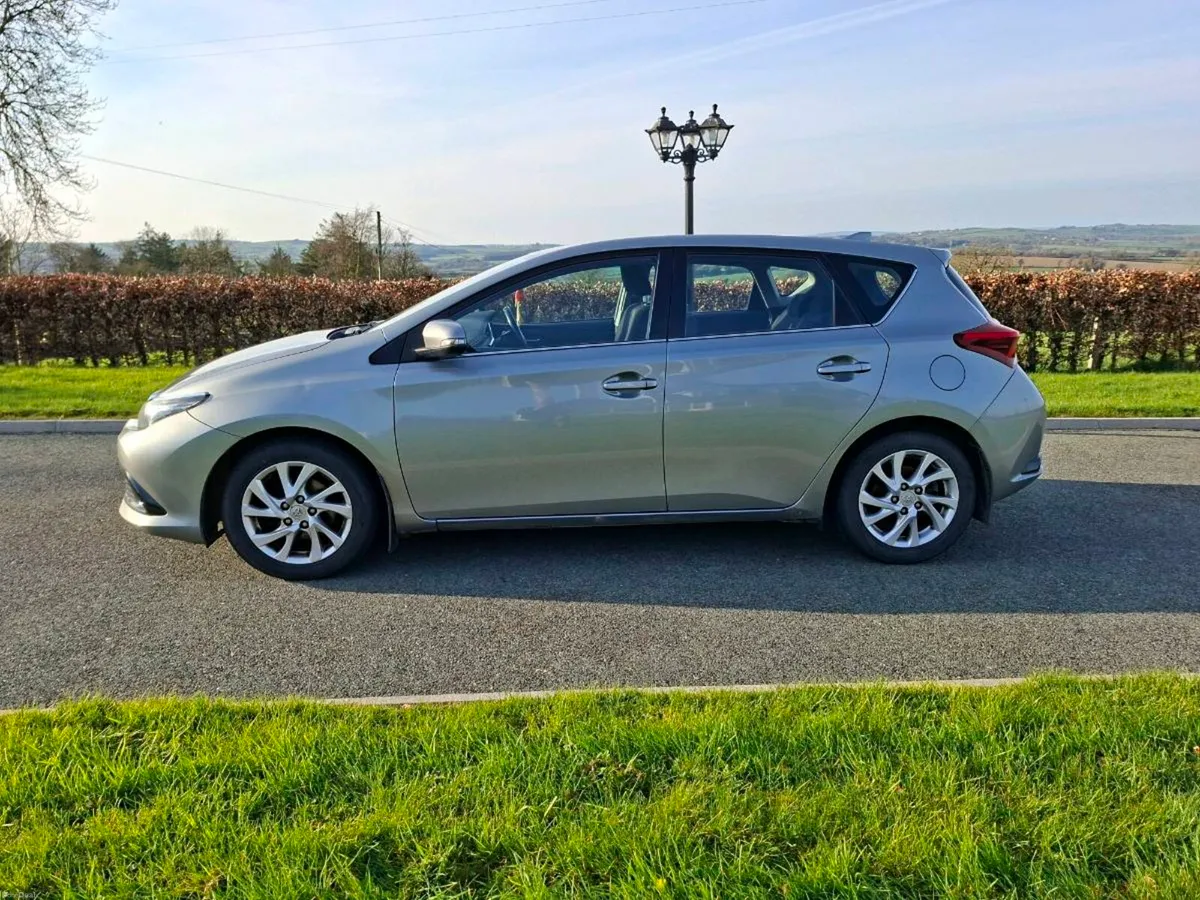 Toyota Auris - Image 1
