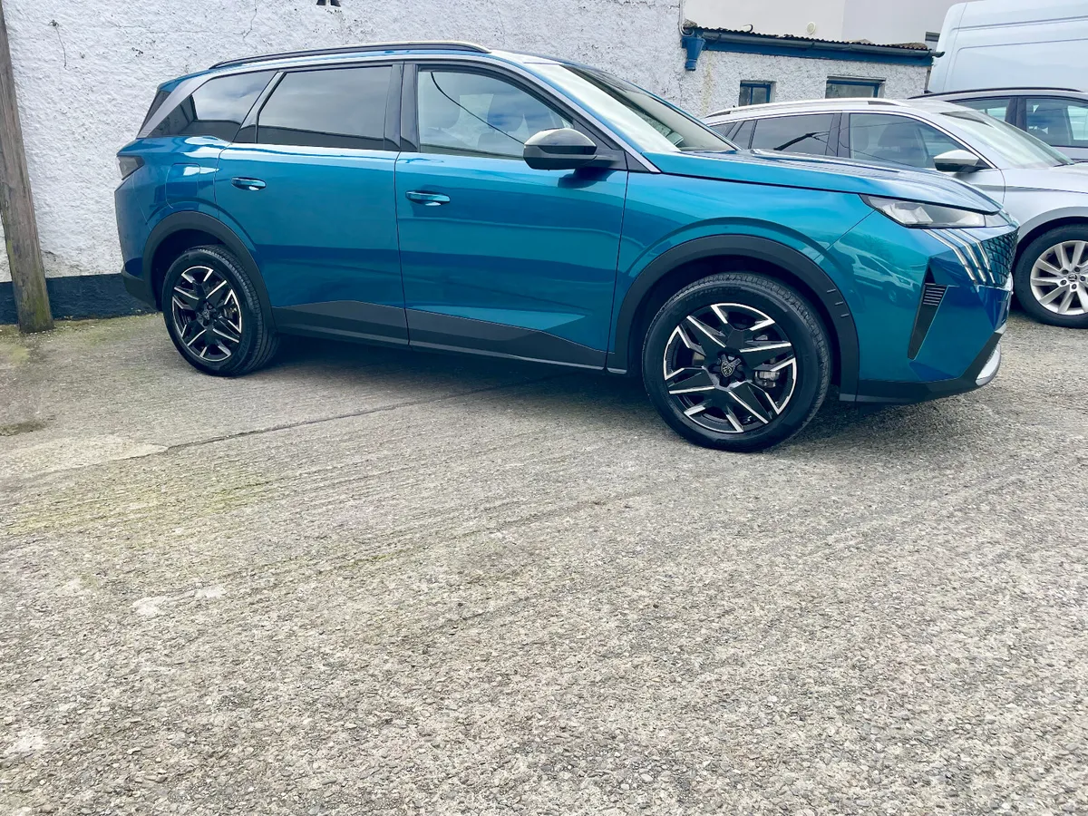Peugeot 5008 ALLURE 1.2 Petrol  MHEV Auto,2025 - Image 2