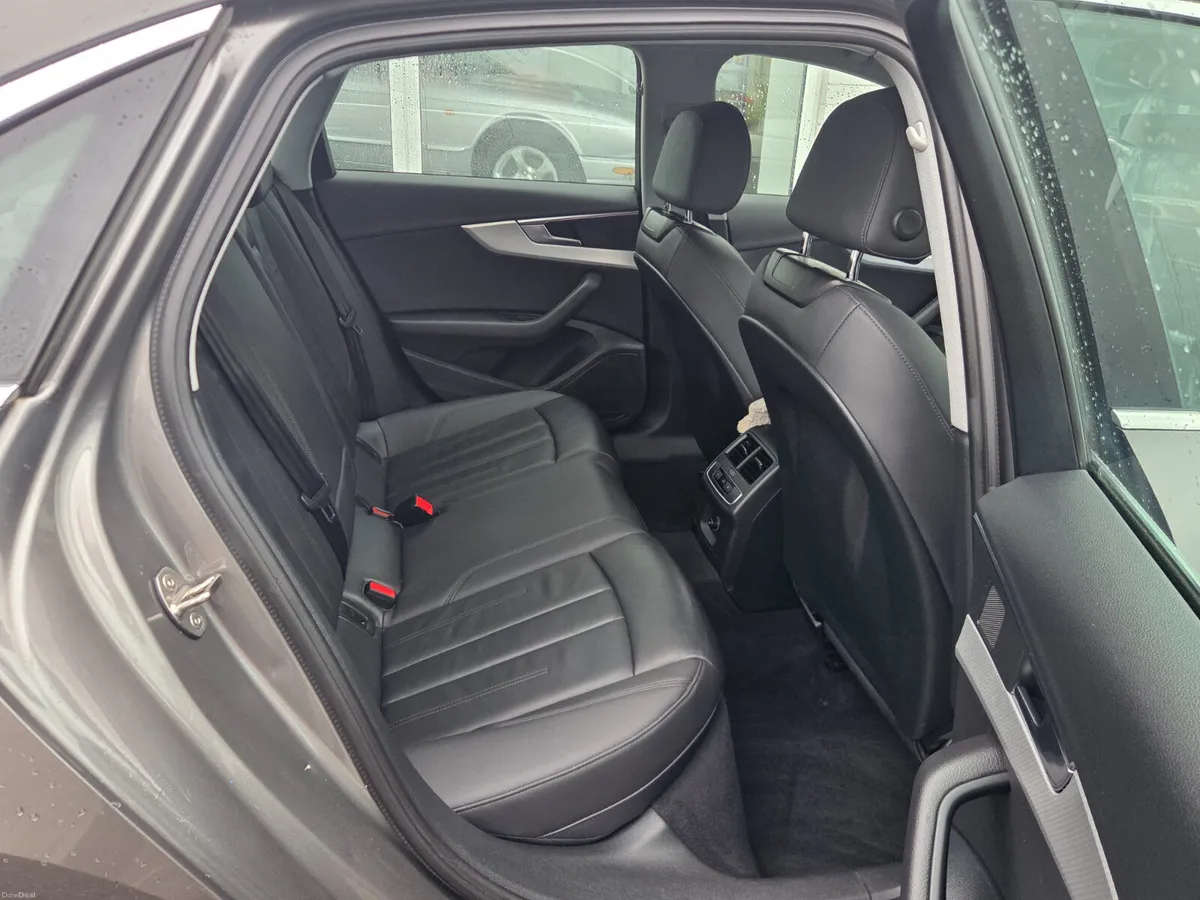 Audi A4 2022 - Image 5