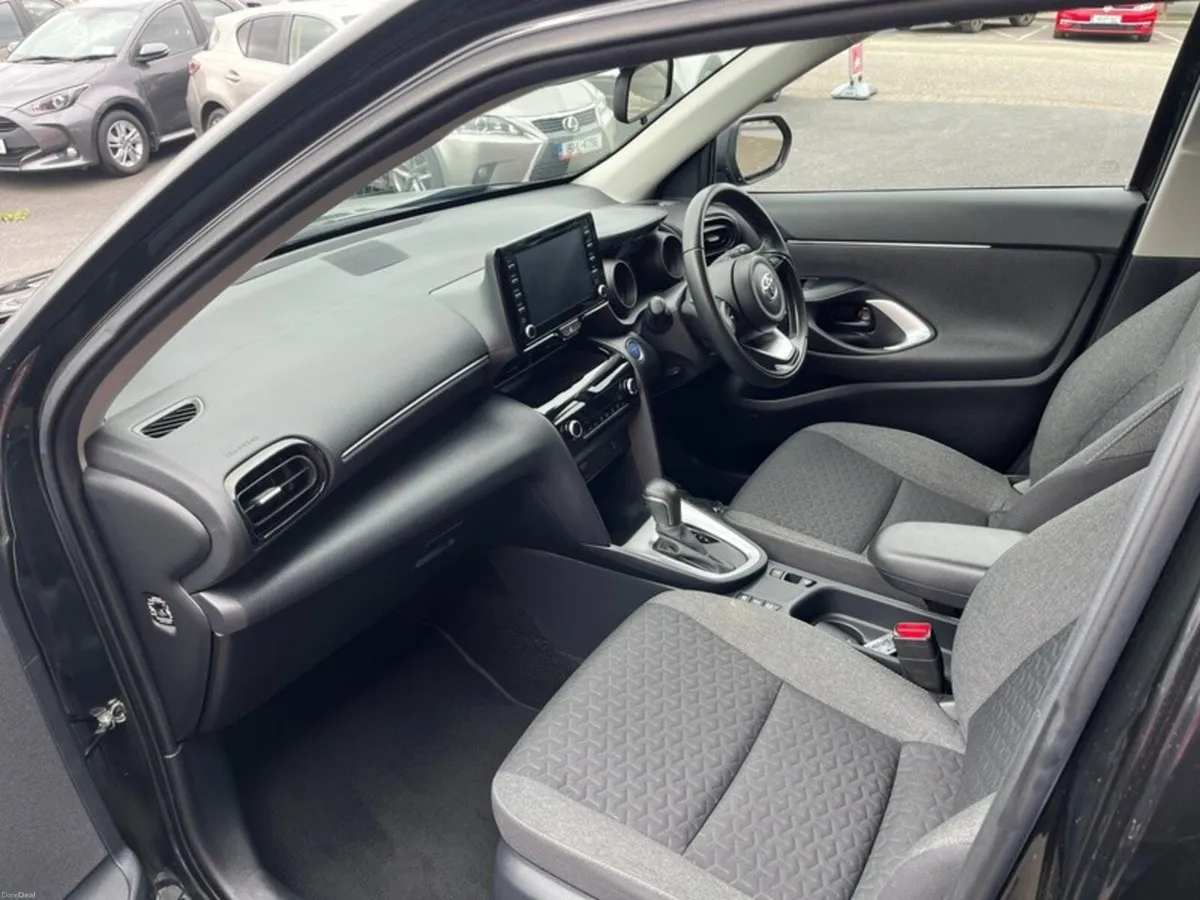 Toyota Yaris Cross YARIS CROSS LUNA - Image 6