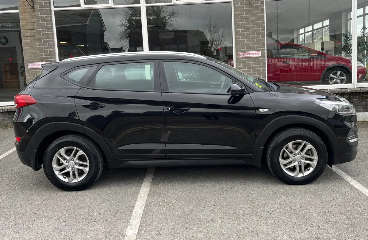 Hyundai Tucson Comfort 1.7 Diesel - Image 2