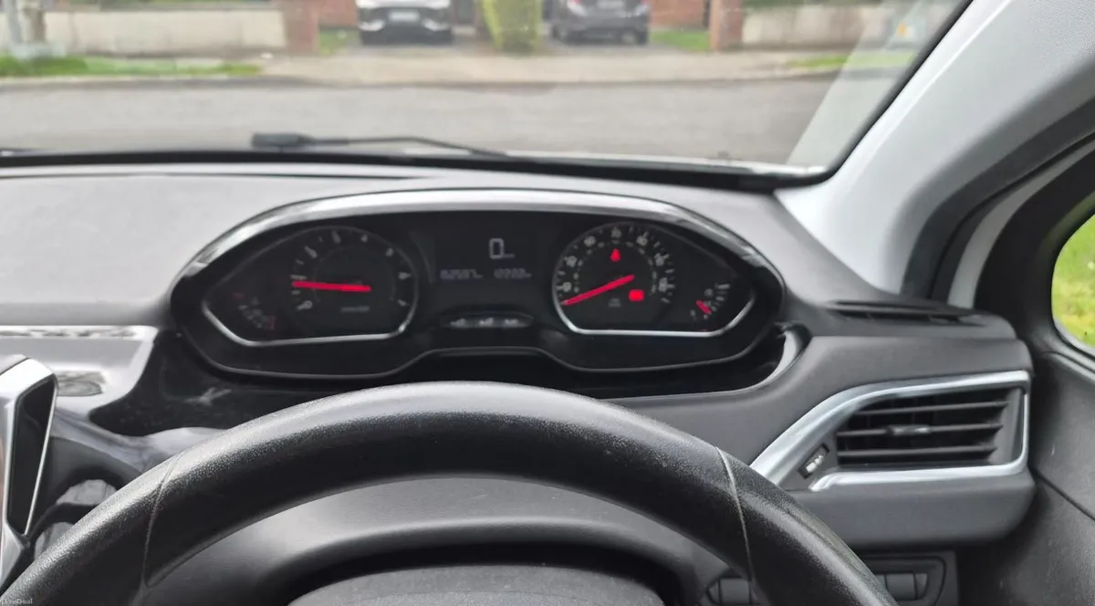 Peugeot 208 2013 - Image 4