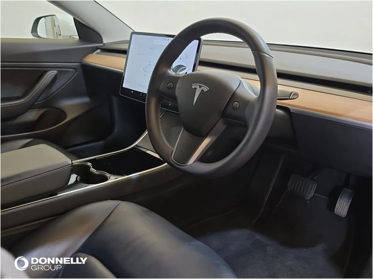 Tesla Model 3 Saloon Long Range - Image 2