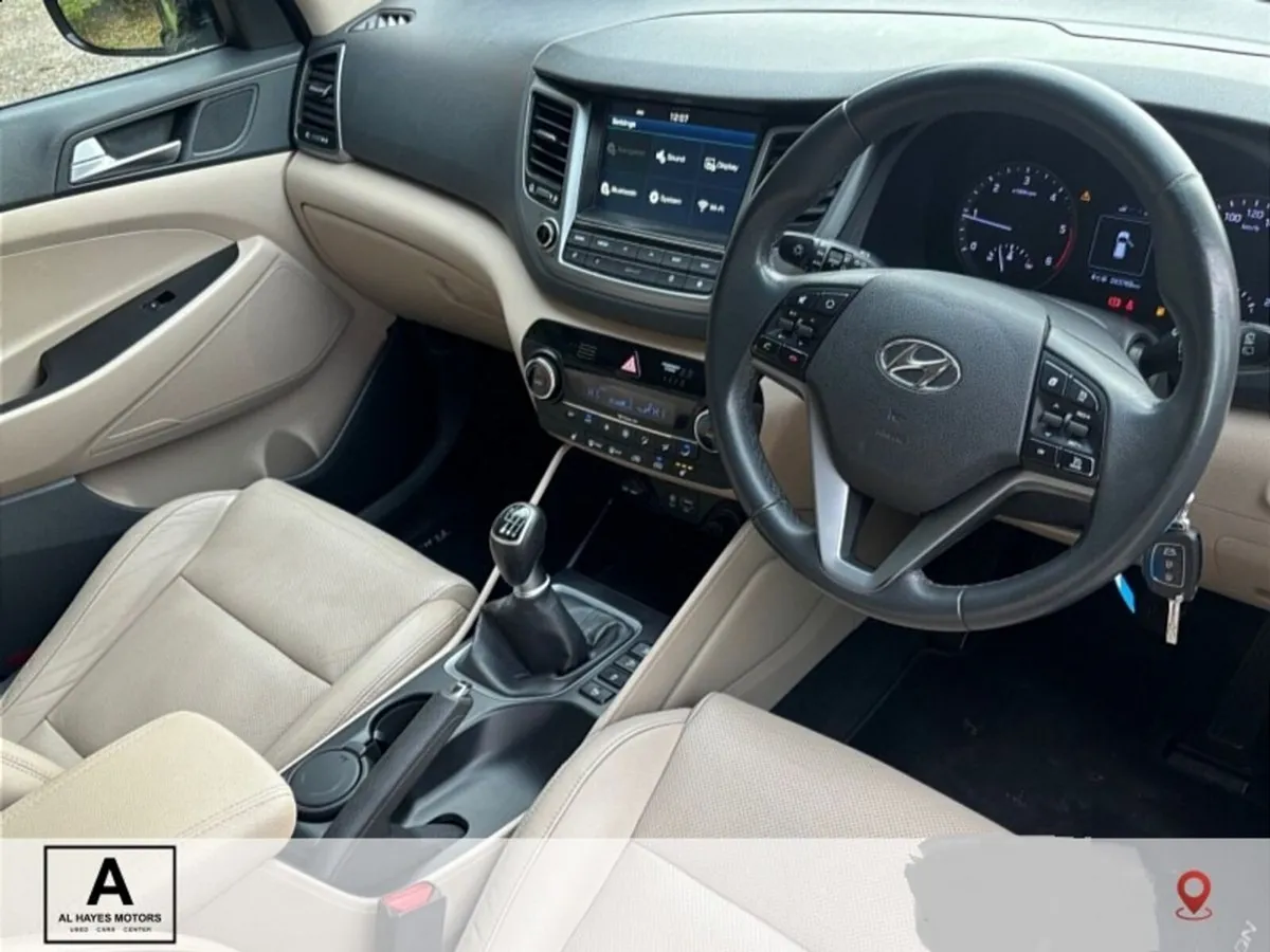 Hyundai Tucson 1.7 EXECUTIVE 5DR ** SAT-NAV ** - Image 3
