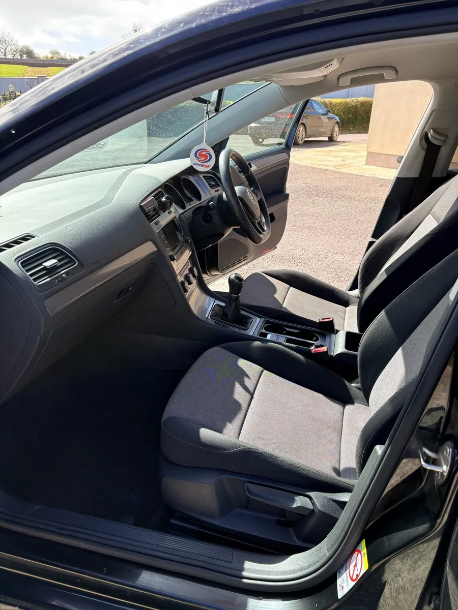 Volkswagen Golf - Image 4