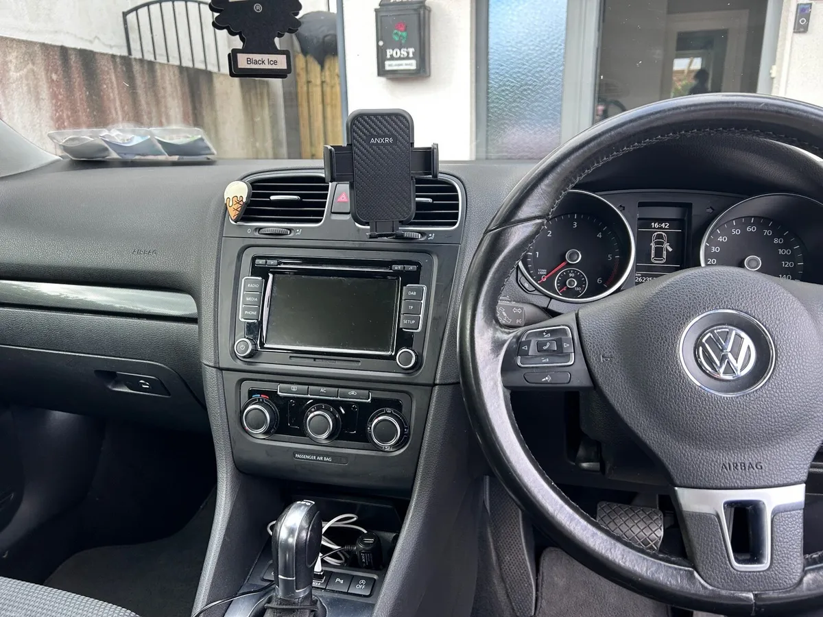 Volkswagen Golf 2011 - Image 2