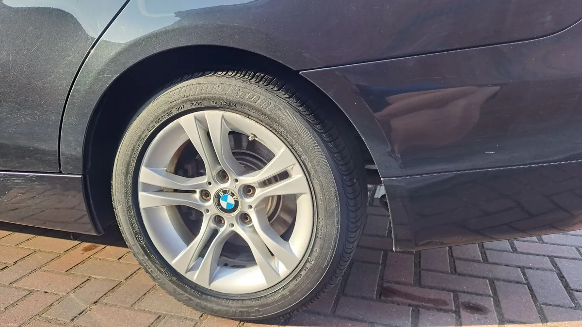 BMW 3-Series 2008 - Image 2