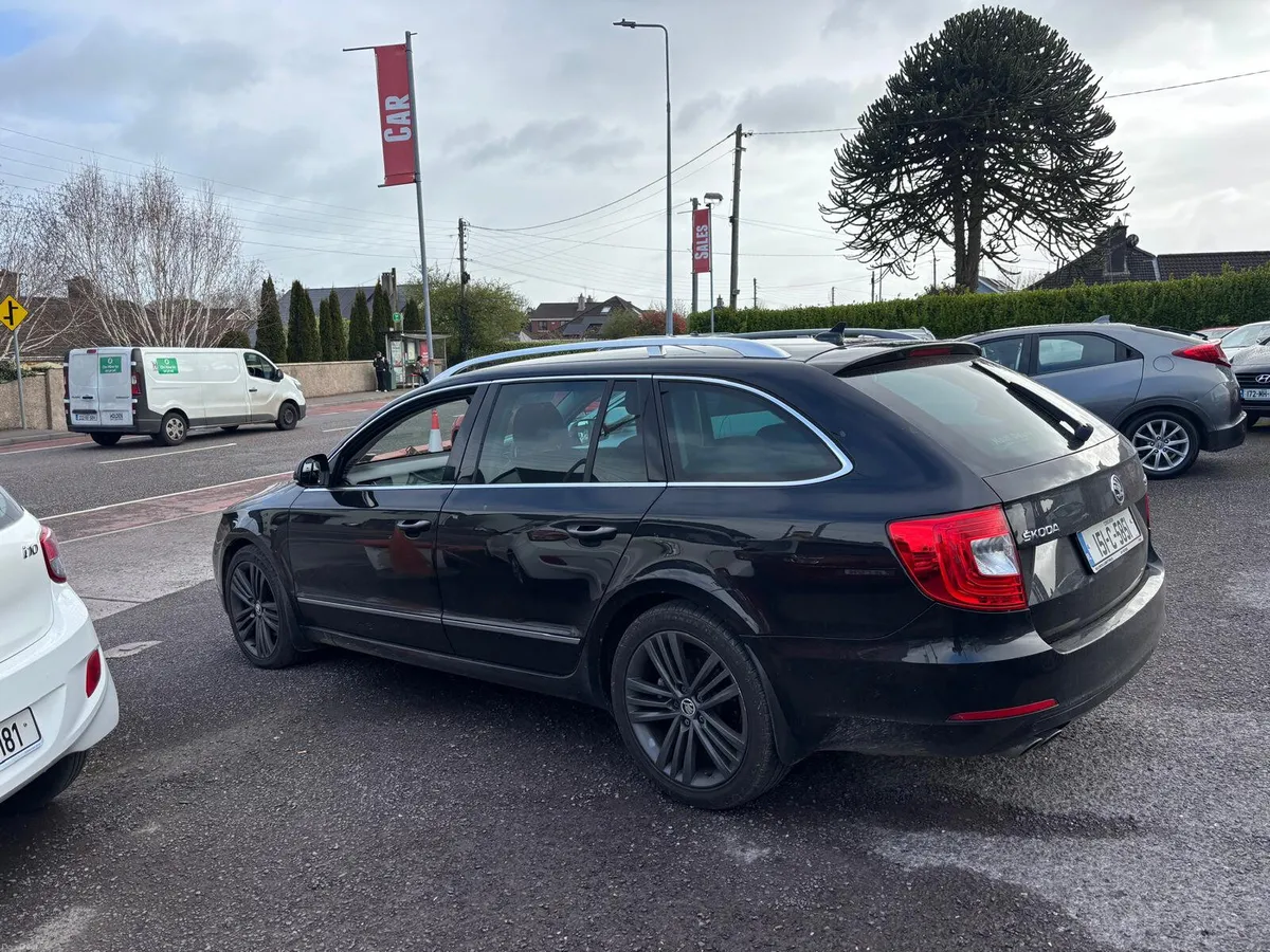 Skoda Superb 2015  ESTATE  HIGH  SPEC  DIESEL - Image 4