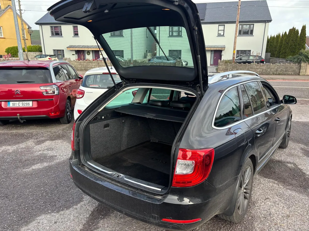 Skoda Superb 2015  ESTATE  HIGH  SPEC  DIESEL - Image 2