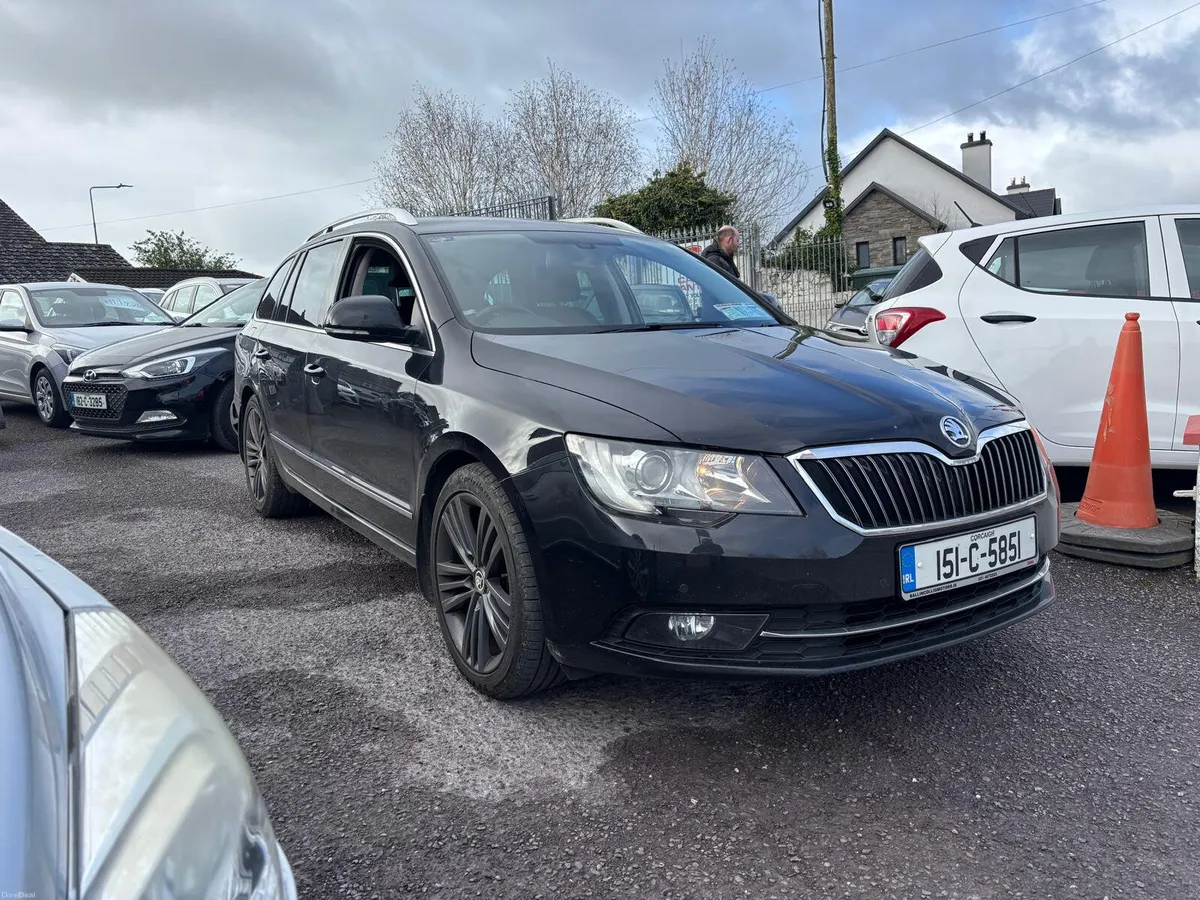Skoda Superb 2015  ESTATE  HIGH  SPEC  DIESEL - Image 1