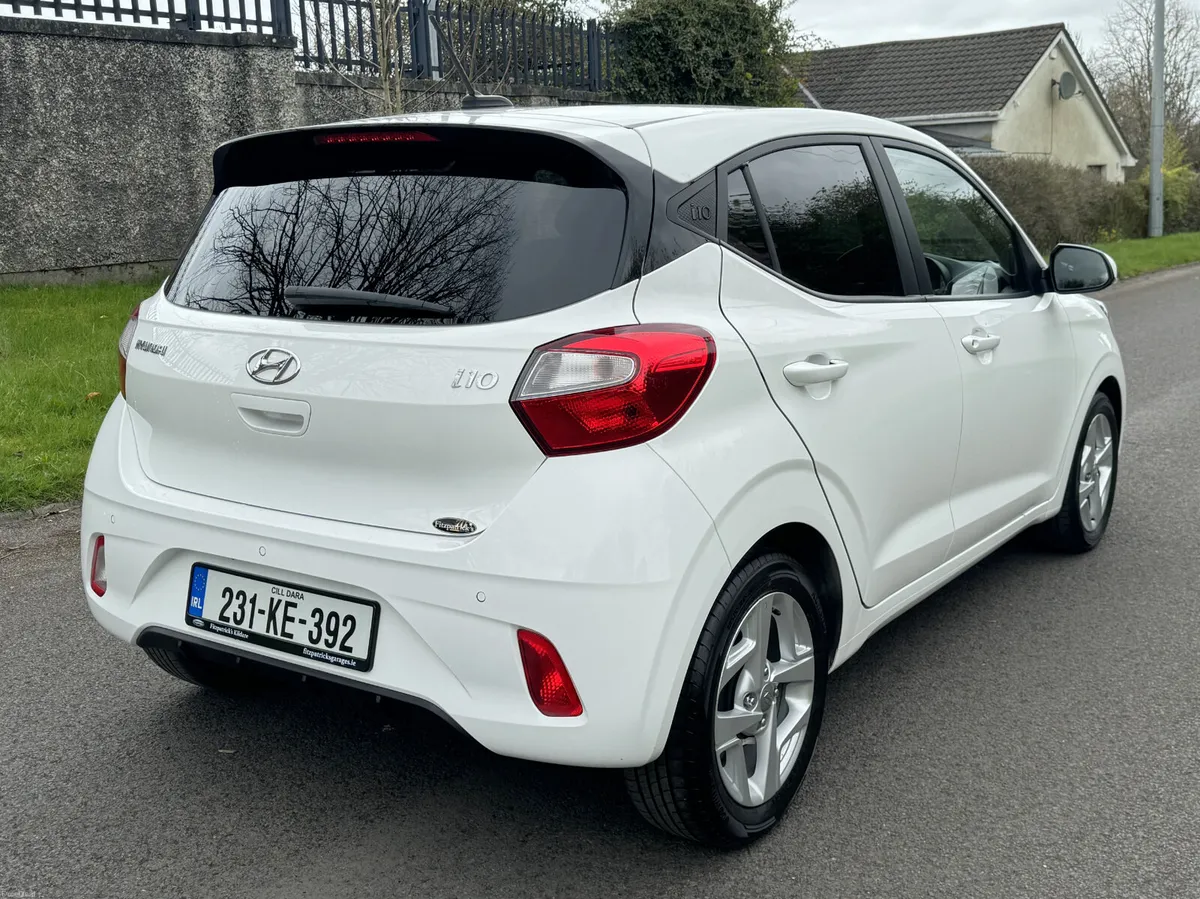Hyundai i10 Deluxe 2023 - Image 4
