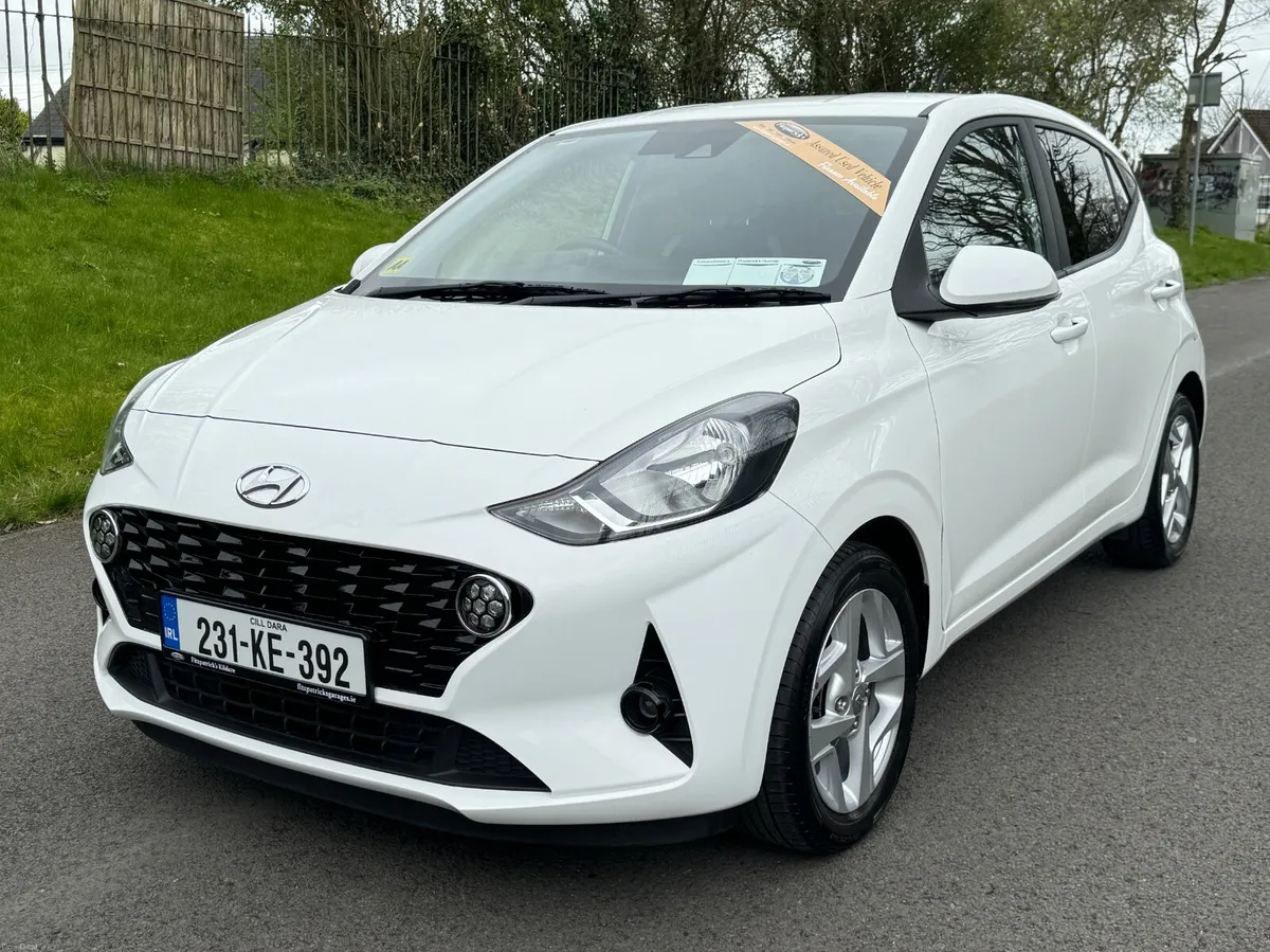 Hyundai i10 Deluxe 2023 - Image 2