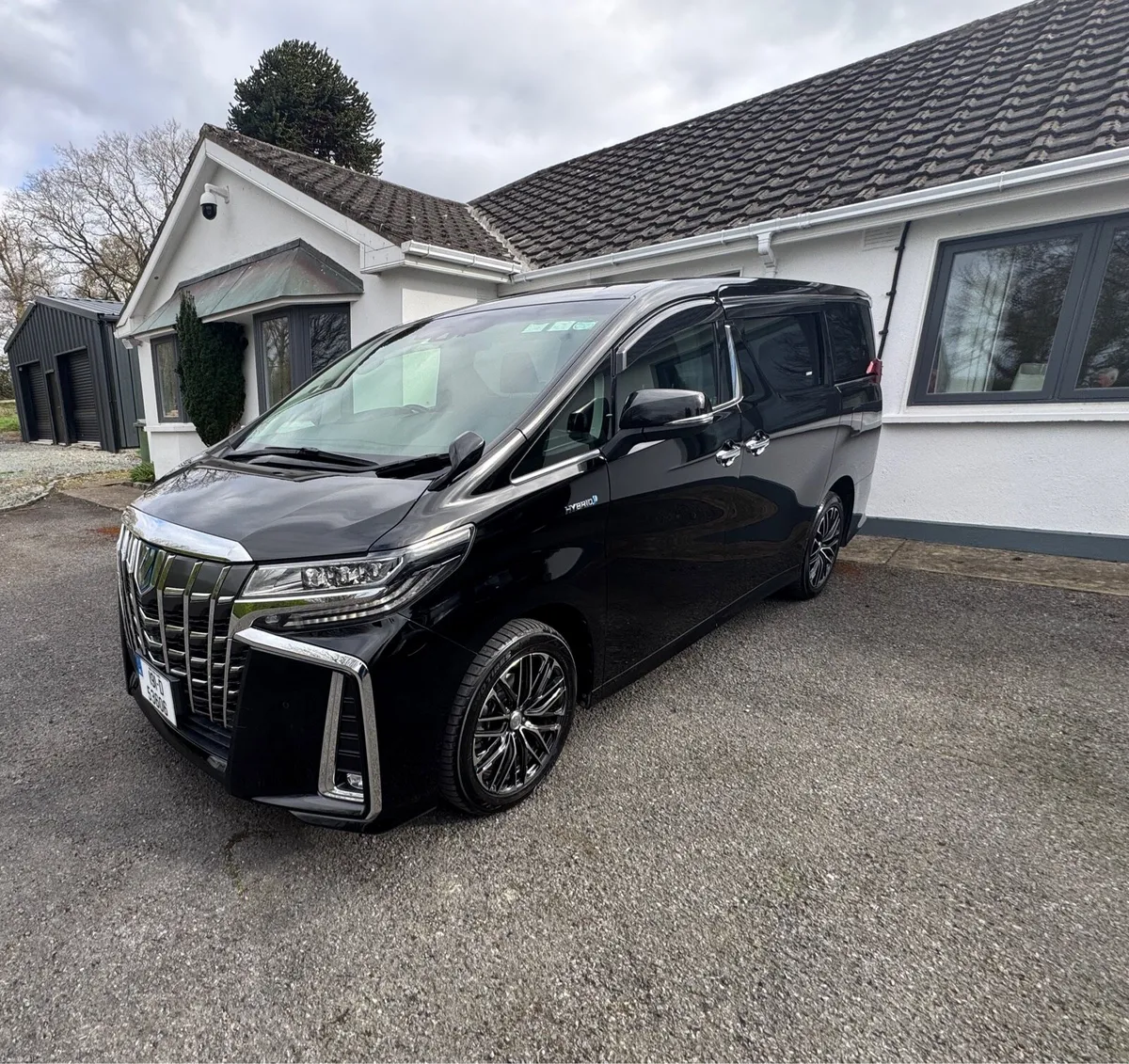 Toyota Alphard - Image 1