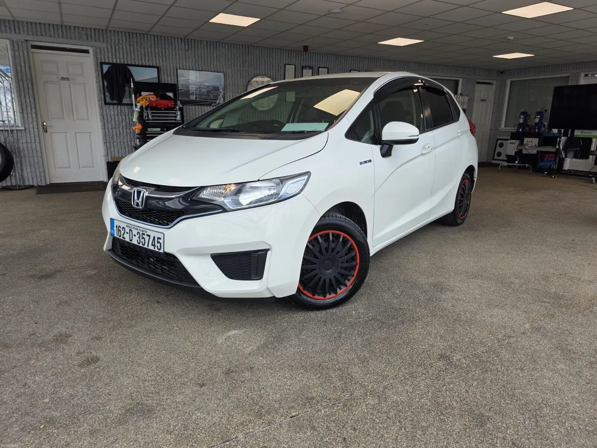 Honda Fit 1.5 Hybrid Automatic 2016 - Image 2
