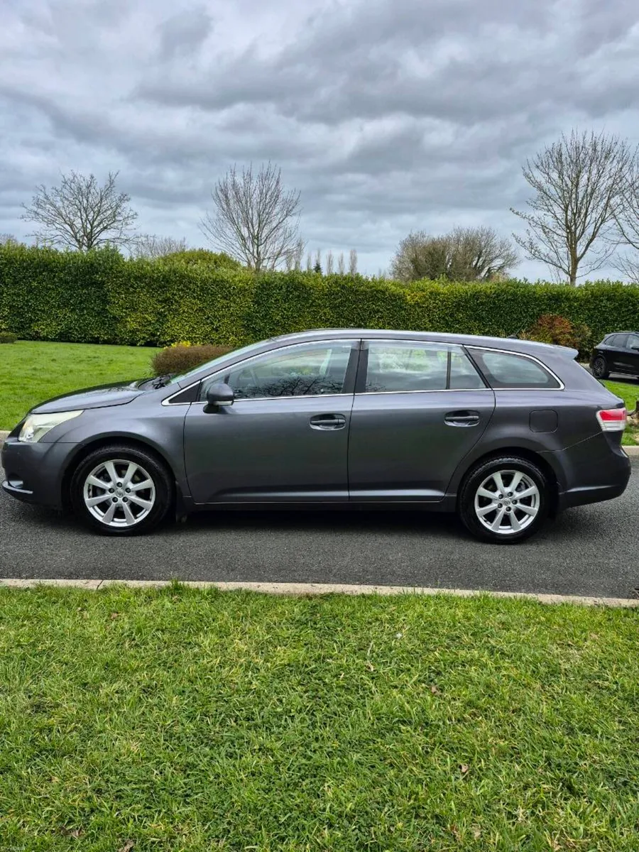 Toyota Avensis d4d 1 owner with fsh, irish car - Image 2