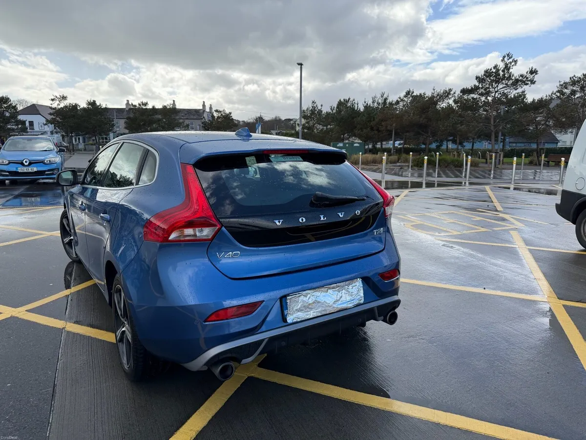 Volvo V40 T2 R Design - Image 3