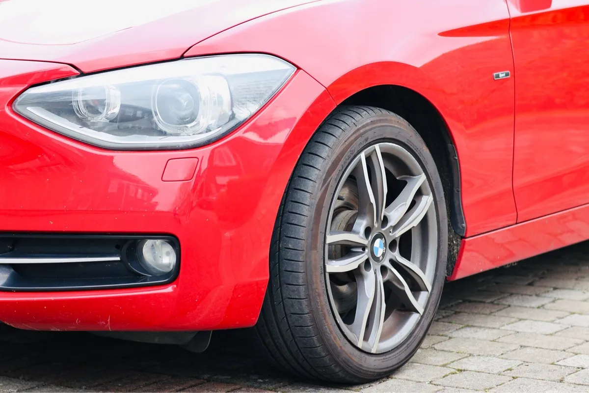BMW Series 1 Red - Image 4