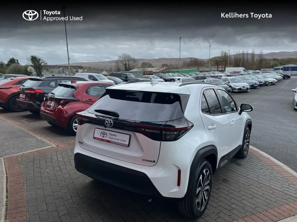 Toyota Yaris Cross DESIGN FHEV E6 3 DOHC - Image 2