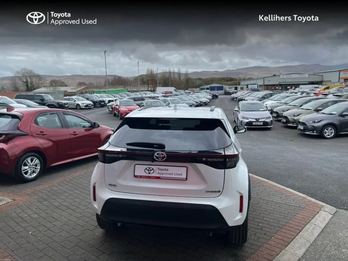 Toyota Yaris Cross DESIGN FHEV E6 3 DOHC - Image 4