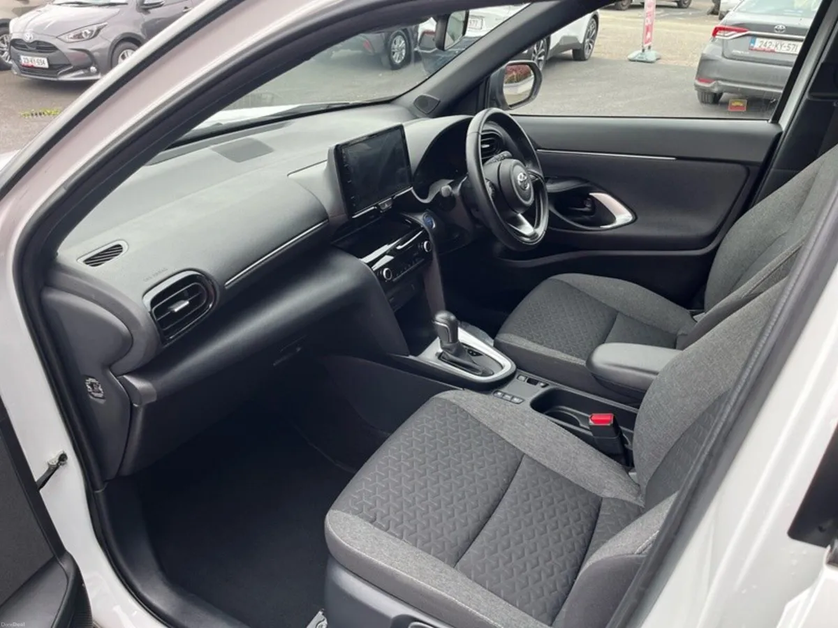 Toyota Yaris Cross HYBRID ELECTRIC DESIGN - Image 6