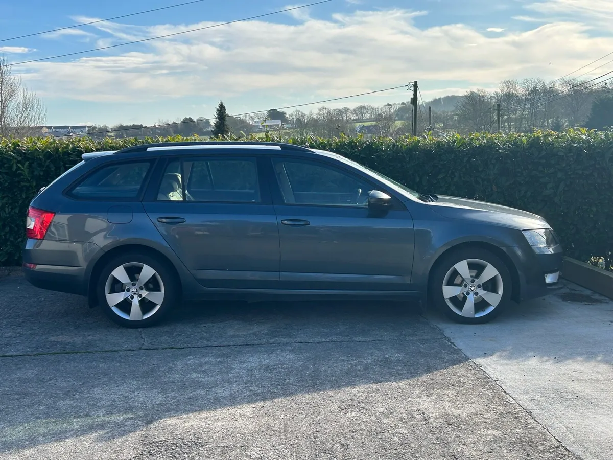 Skoda Octavia 1.6tdi DSG Estate - Image 3