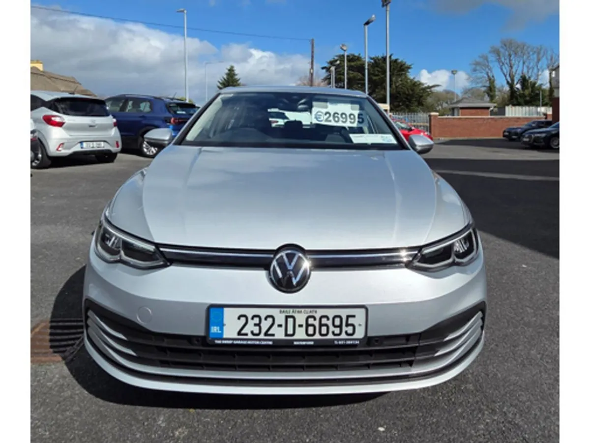 Volkswagen Golf LIFE 2.0 TDI 115HP 5DR - Image 2