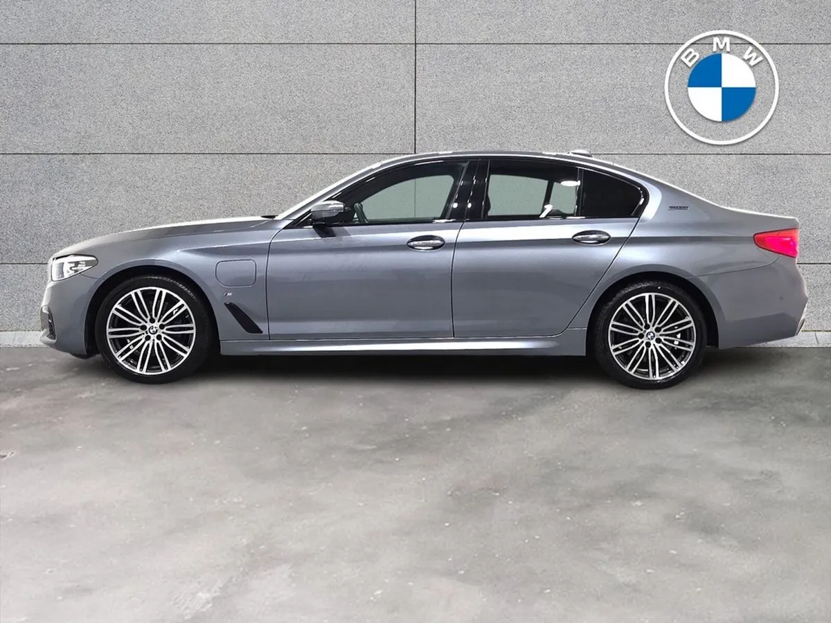 BMW 5-Series 530e M Sport iPerformance Saloon - Image 4