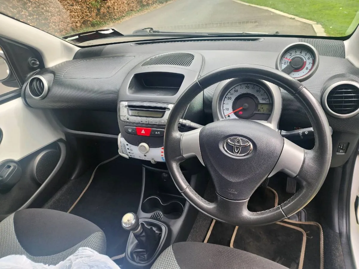 TOYOTA AYGO 2013 MANUAL WHITE - Image 4