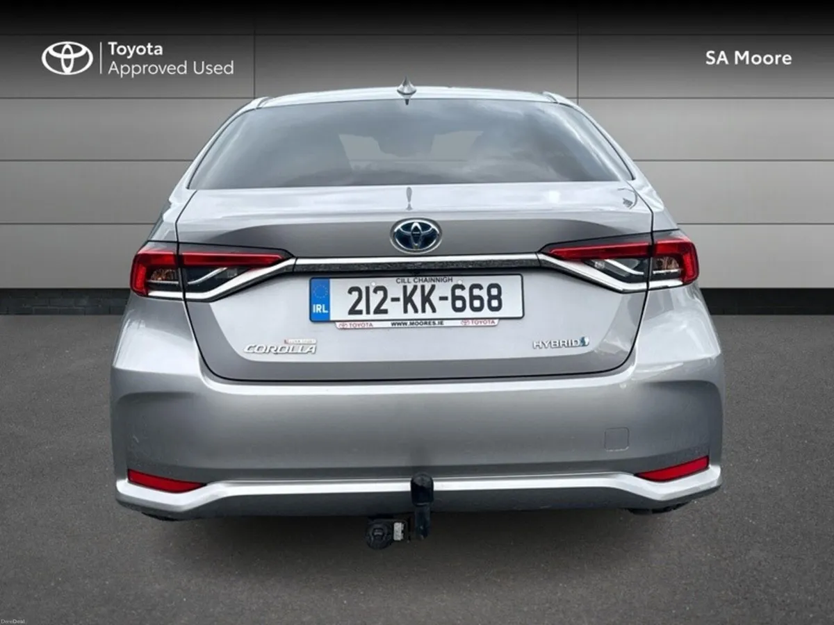 Toyota Corolla HYBRID LUNA SPORT SALOON - Image 4