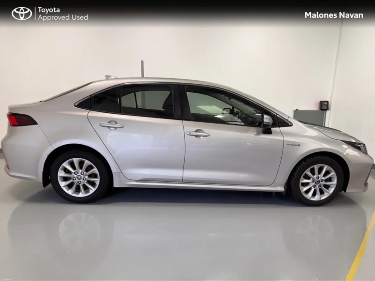 Toyota Corolla LUNA SAL 4DR AUTO HYBRID - Image 3