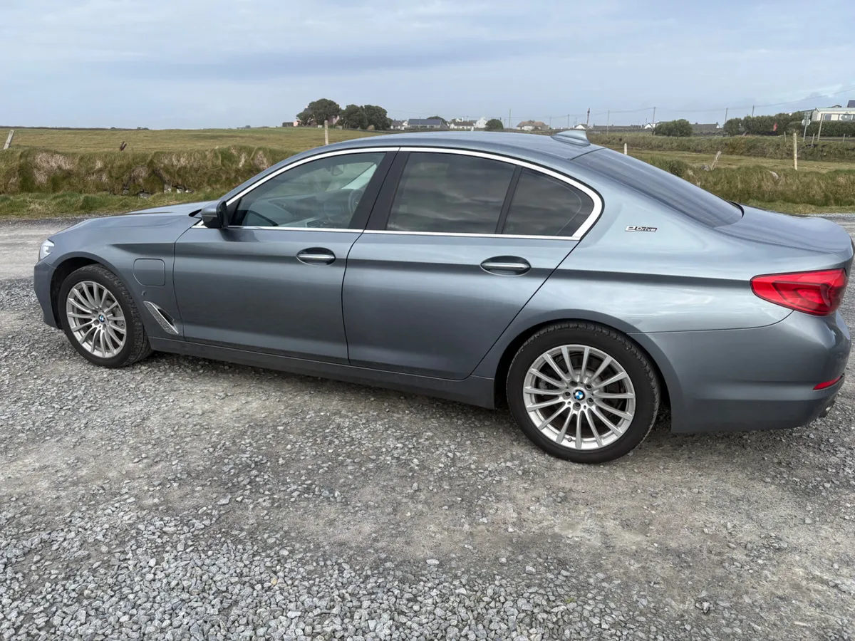 BMW 5-Series 2018 - Image 6