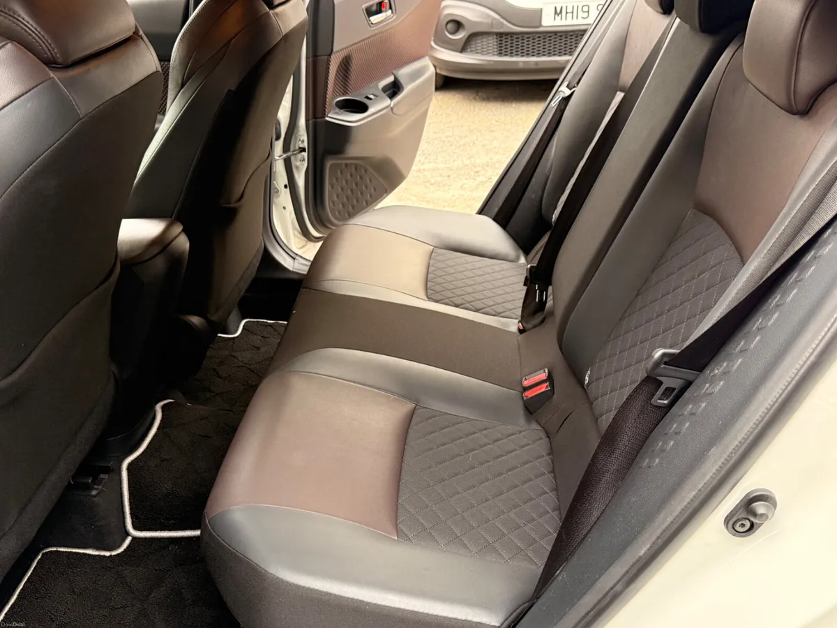 Toyota CHR 2018 Top sec self charging hybrid - Image 4