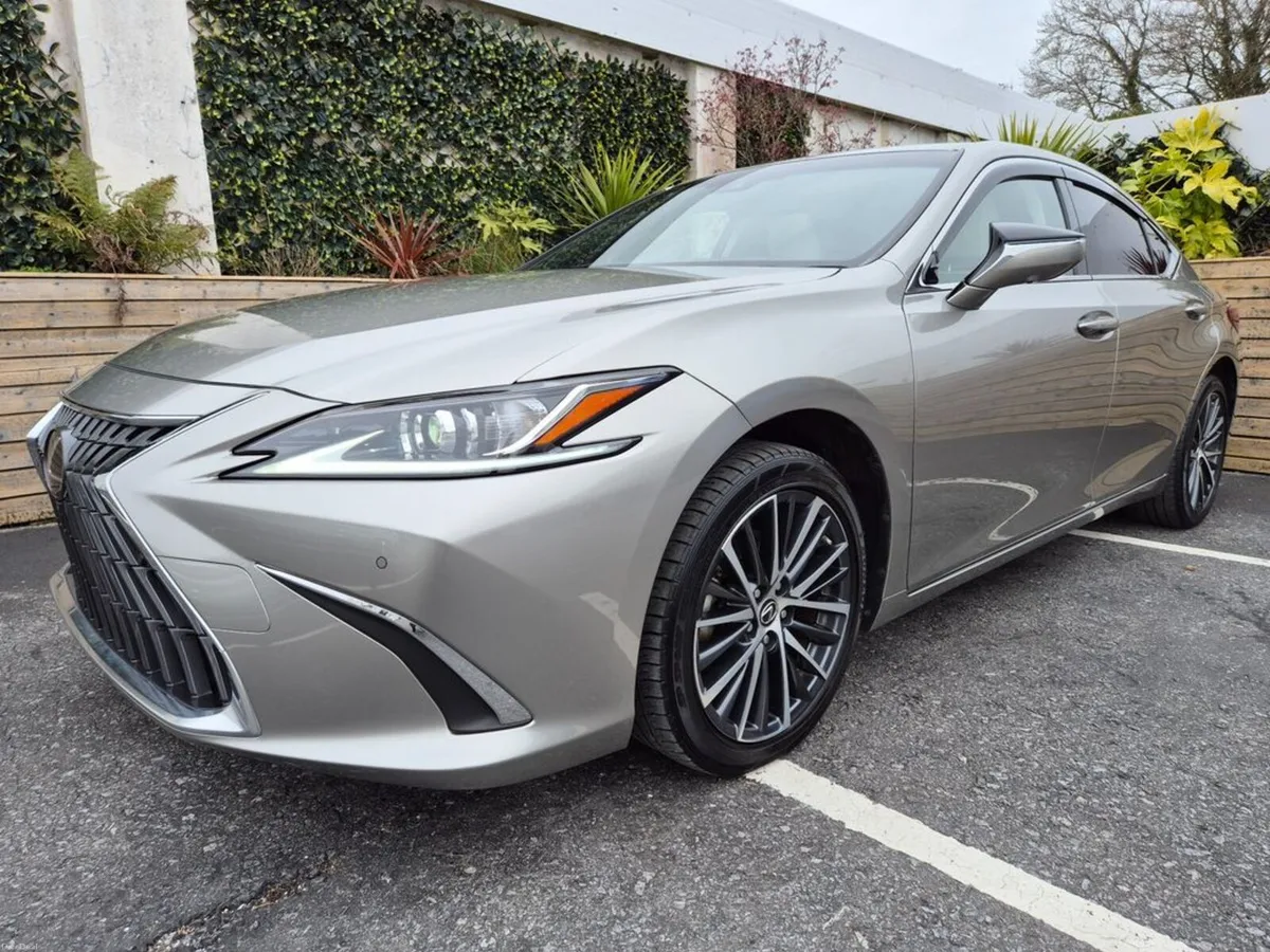 Lexus ES 2.5 HYBRID / LUX SPEC / LOW MILEAGE / TAX - Image 1