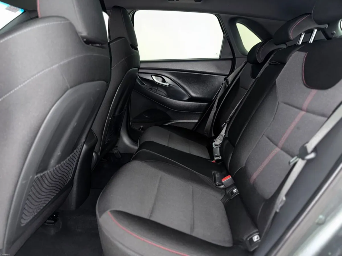 Hyundai i30 i 30 Petrol 5DR - Image 4