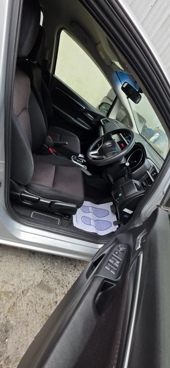 Honda Fit Hybrid - Image 5