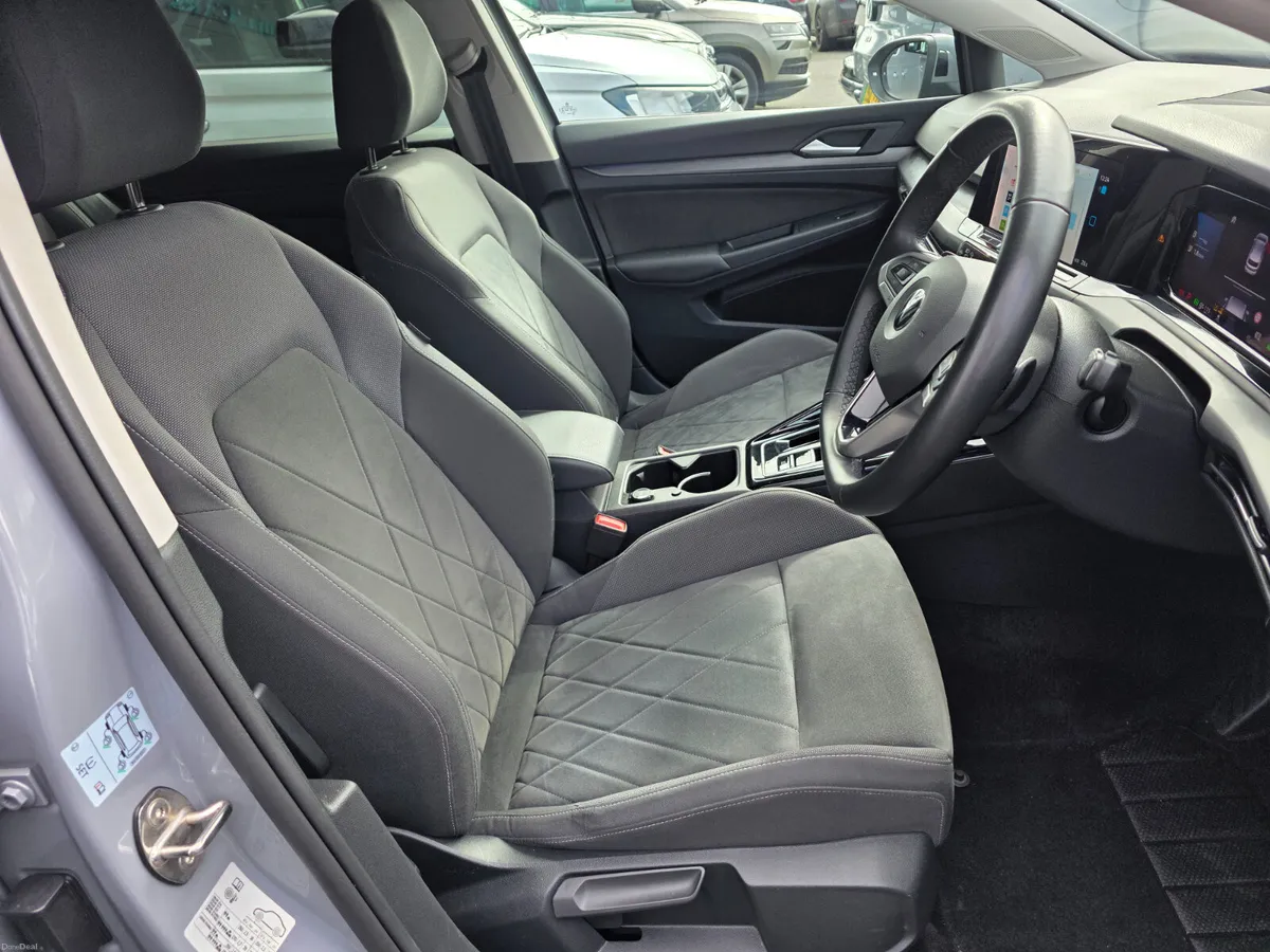 2023 Volkswagen Golf 1.4 TSi PHEV Style - Image 2