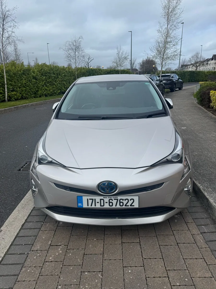 2017 Toyota Prius electric leather seat - Image 1