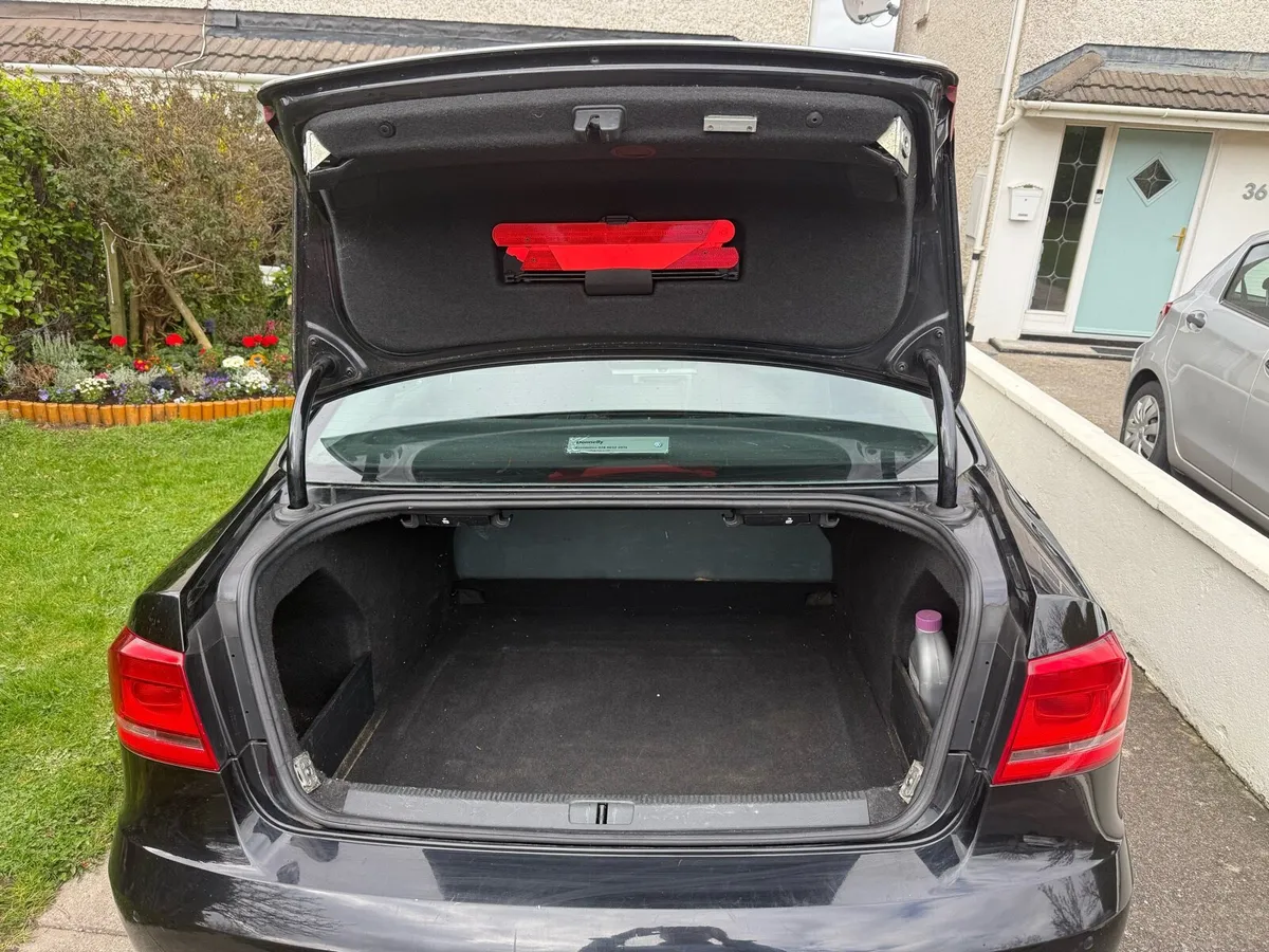 Volkswagen Passat 2014 - Image 2