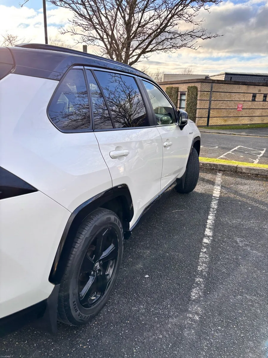 Toyota Rav4 sports hybrid - Image 4