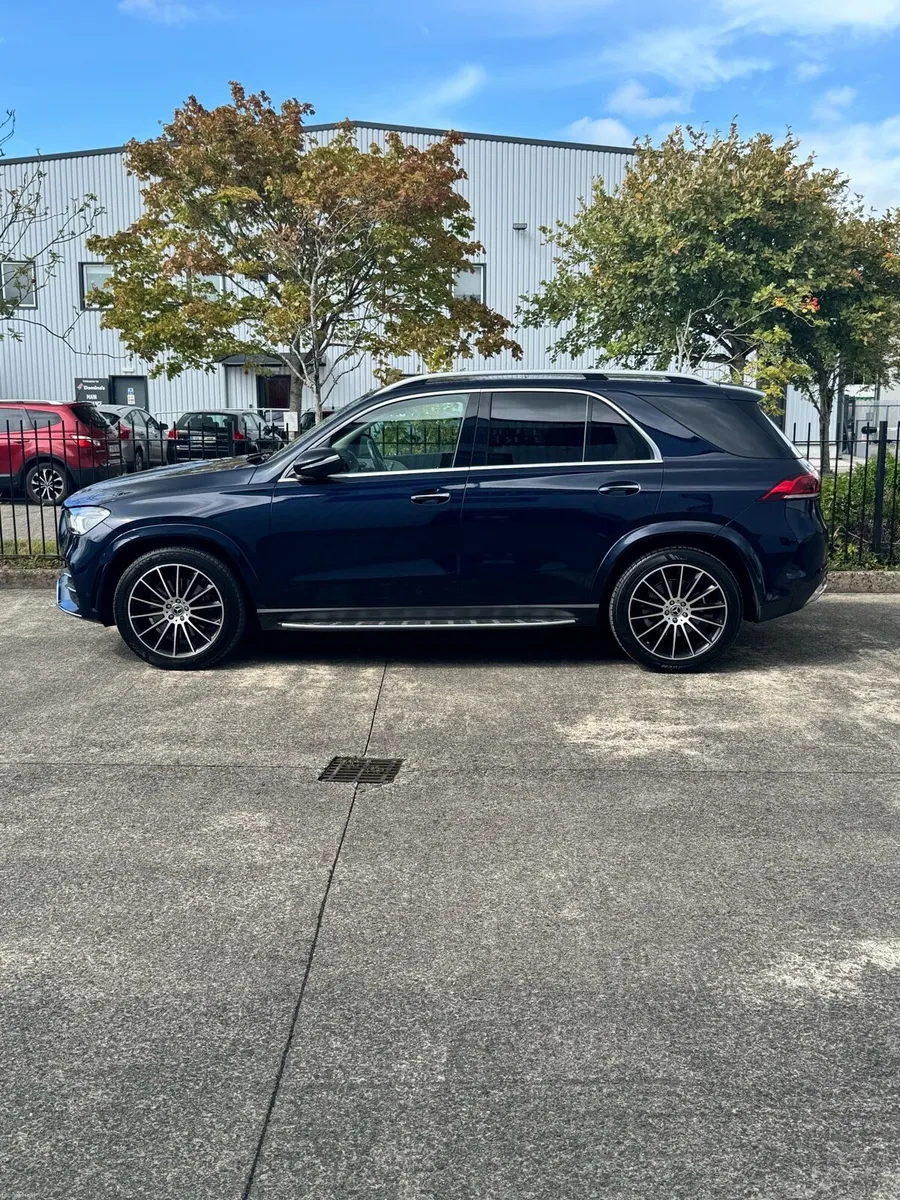 Mercedes-Benz GLE 300d AMG line + Panoramic roof - Image 1