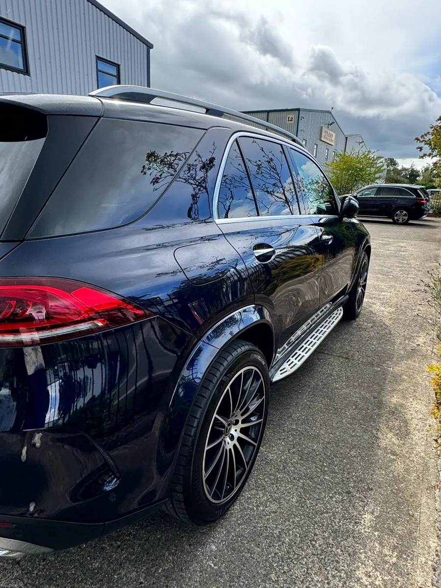 Mercedes-Benz GLE 300d AMG line + Panoramic roof - Image 3