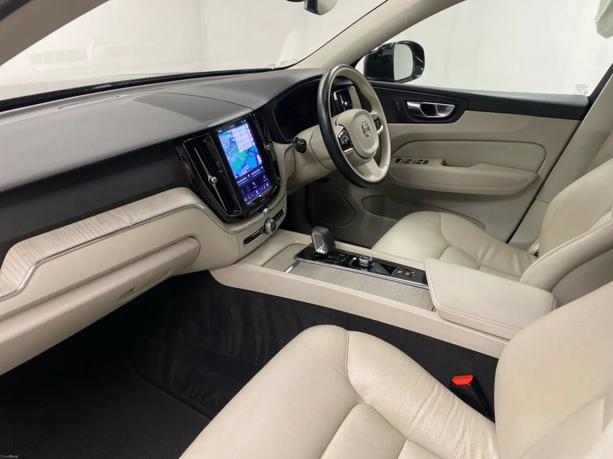 Volvo XC60 2 YEAR VOLVO SELEKT WARRANTY CORE PHEV - Image 2