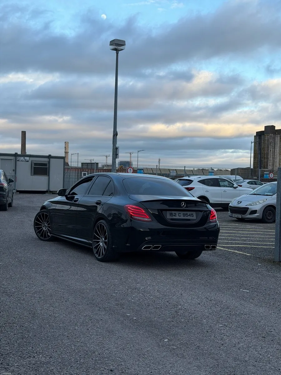 Mercedes c class amg line 220d - Image 4